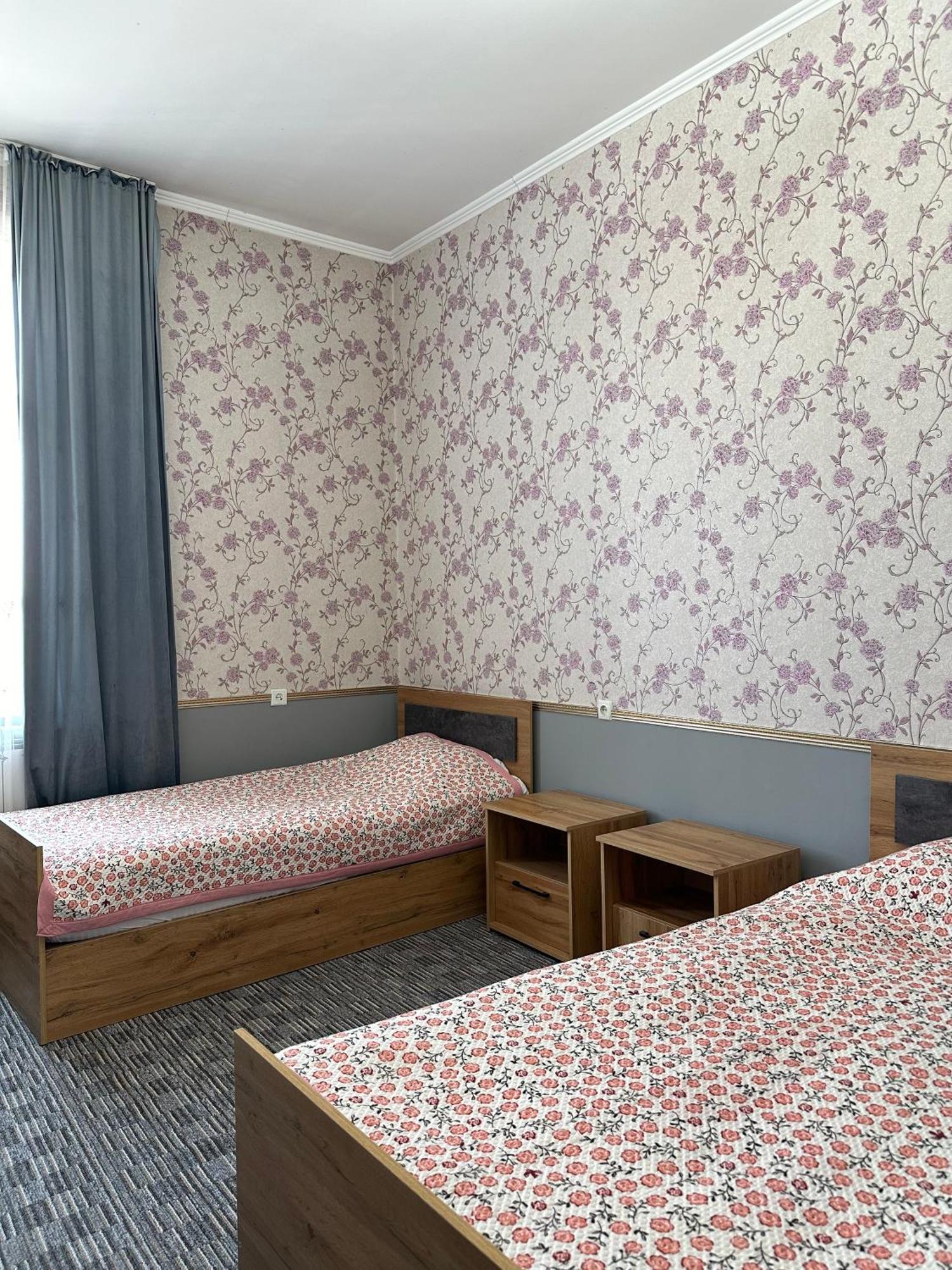 Sunny Hostel Osh Exterior photo